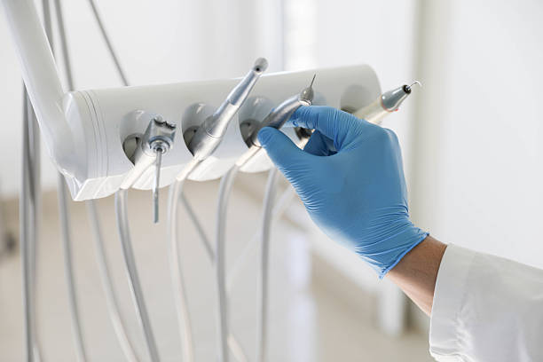 Professional Emergency Dentist technician working in Ocala Estates, FL